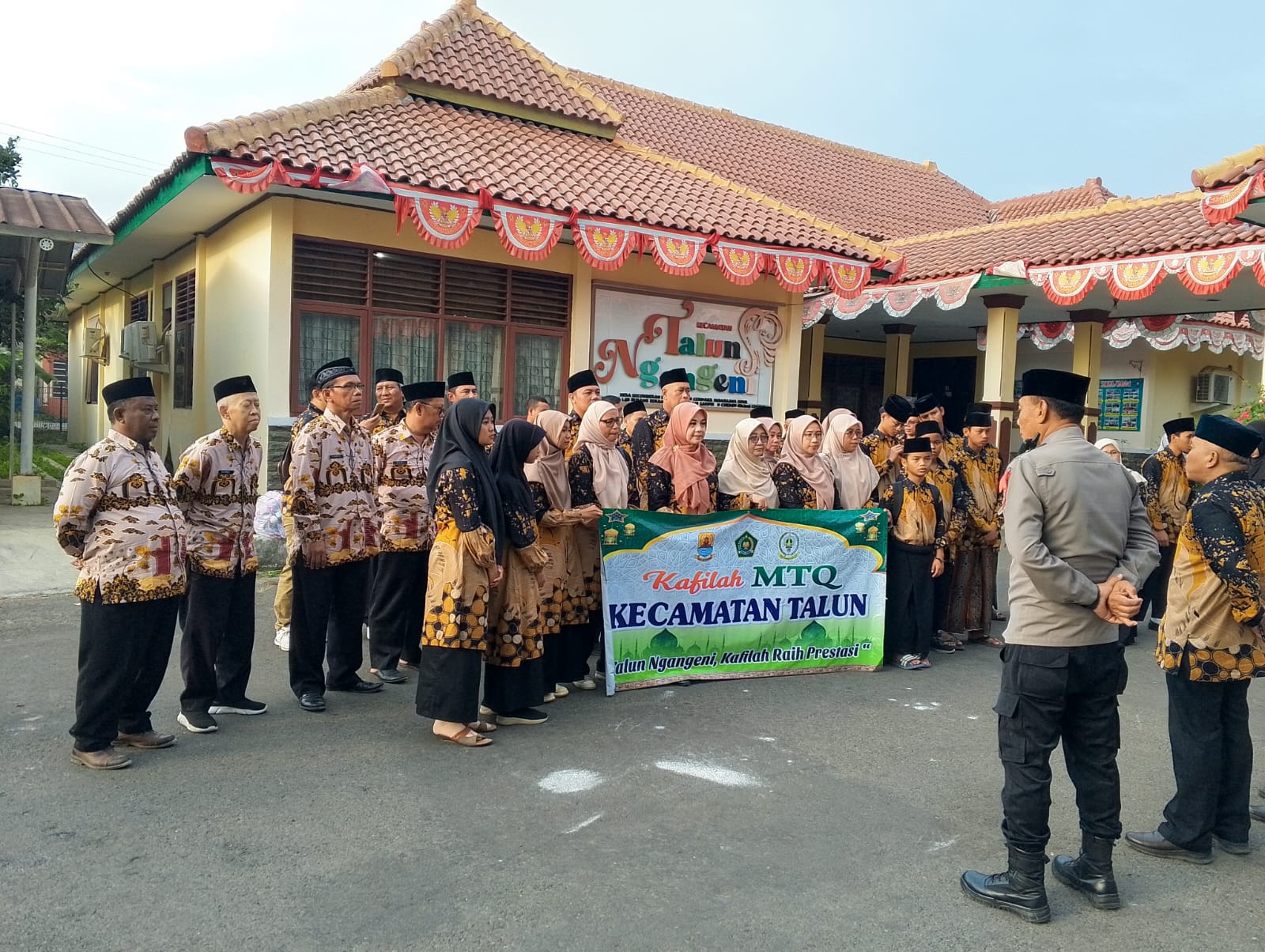 Muspika Talun Mengantar dan Mengikuti Pawai MTQ ke-50 Kabupaten Cirebon